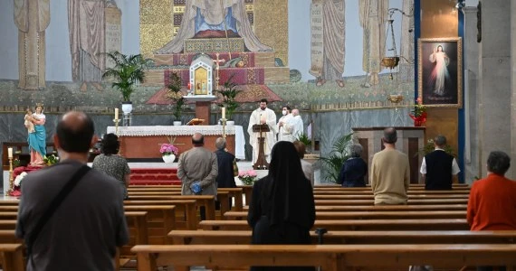 Koronawirus we Włoszech. W czerwonych strefach na mszę ze specjalnym certyfikatem
