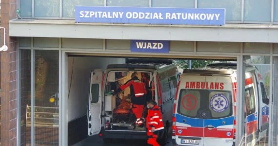 Koronawirus. Szpital proponuje ratownikowi 2255 zł brutto. Sprawdziliśmy, czy są chętni