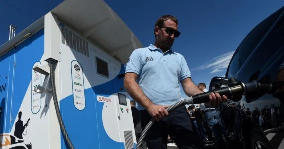 ZE PAK kupuje pierwsze stacje tankowania wodorem samochodów osobowych i autobusów - realizuje zieloną strategię