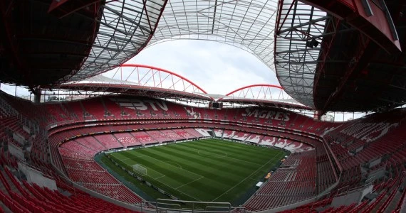 Portugalczycy za otwarciem stadionów, ale przeciwko organizacji uroczystości religijnych