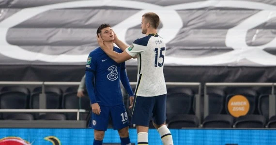 Tottenham - Chelsea 1-1, 5-4 w rzutach karnych. Eric Dier przerwał grę, by skorzystać z toalety