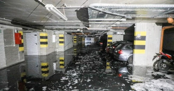 Duży pożar w podziemnym parkingu. Winny samochód elektryczny?