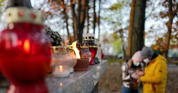 Sekretarz generalny KEP: Wspominając zmarłych pamiętajmy o nich w modlitwie
