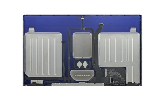 Nowy iMac rozebrany. Jest niemal pusty w środku