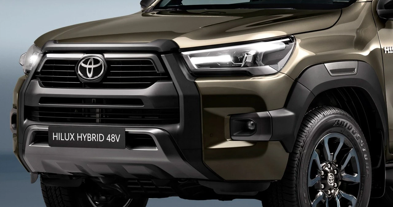 Toyota elektryfikuje bestsellera. Debiutuje Hilux z miękką hybrydą