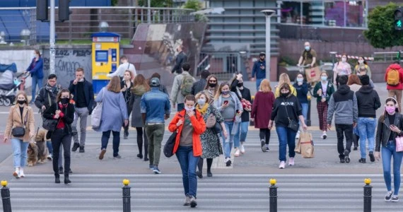 Nowe obostrzenia od soboty. Obowiązek noszenia maseczek w przestrzeni publicznej