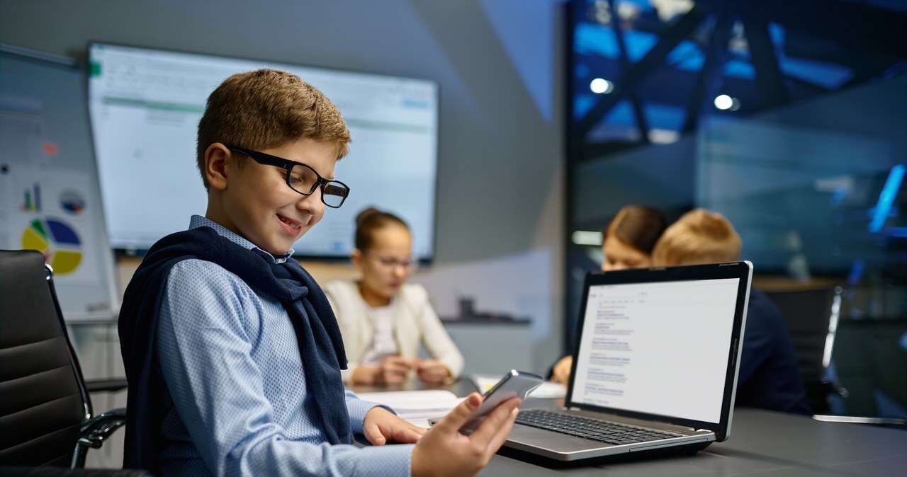 Technologia w szkole okiem belfra. Edukacja z duchem czasu czy zbędne gadżety?