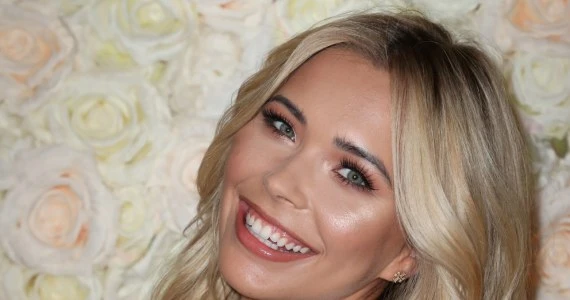 Sandra Kubicka kusi pod prysznicem