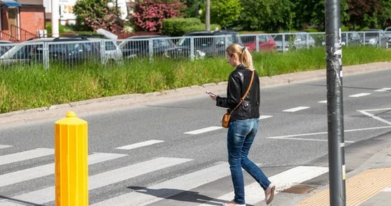 Nowe przepisy weszły w życie. Nie znaczą, że piesi mogą wchodzić pod auta!