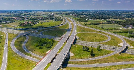 Świetne wieści dla kierowców. Przybędzie 385 km nowych dróg