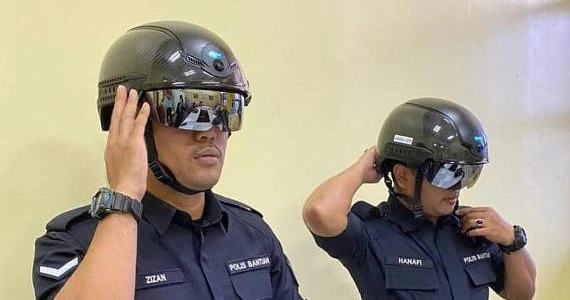 Malezja wyposaża policjantów w hełmy skanujące temperaturę