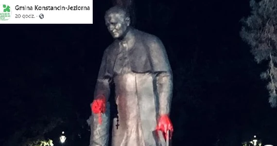 Zdewastowano pomnik Jana Pawła II. Dłonie papieża oblane farbą