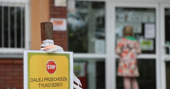 Ekspert krytykuje obostrzenia dotyczące nauki w szkołach