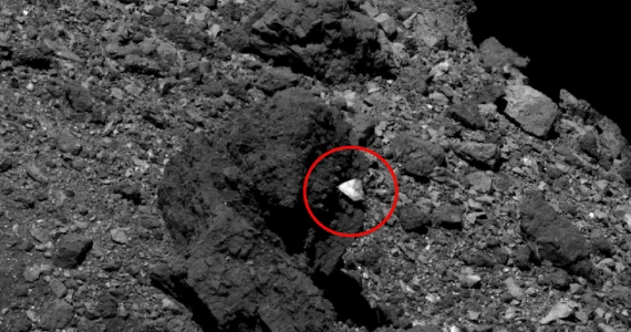 ​Tajemniczy obiekt na dalekiej planetoidzie