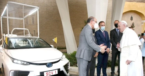 Toyota Mirai to nowy samochód papieża Franciszka