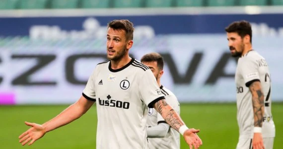 Legia Warszawa. Tomasz Pekhart tym razem z negatywnym wynikiem testu na koronawirusa
