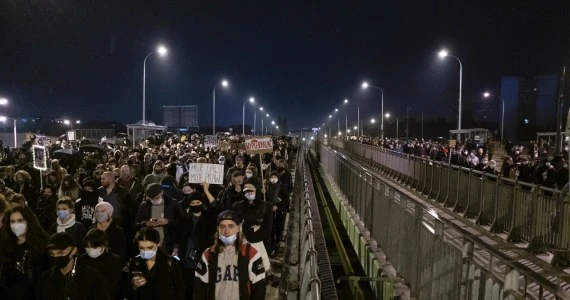 Koronawirus. Nawet 200 tys. zakażeń więcej po protestach. Znamy prognozy rządu