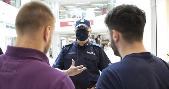 Koronawirus w Polsce. Policja: Prawie sześć tys. mandatów w ciągu doby