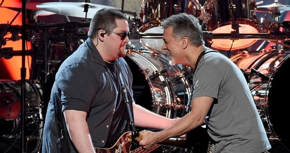 Wolfgang Van Halen w hołdzie dla swojego ojca Eddiego Van Halena. Zobacz wzruszający teledysk 