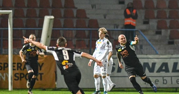 Piłka nożna. Kluby w niższych ligach​ liczą, że dokończą rundę