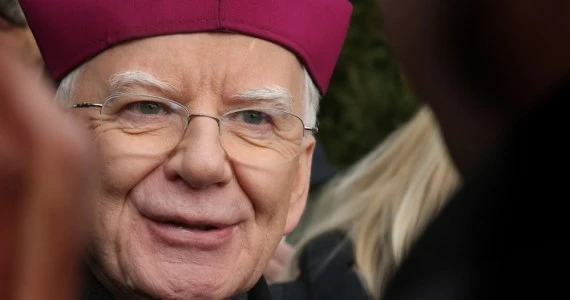 Abp Jędraszewski do kapłanów: Znajdujecie się na pierwszej linii zmagań