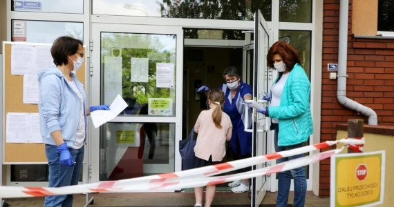 ​MEN: 51 placówek oświatowych pracuje w trybie zdalnym