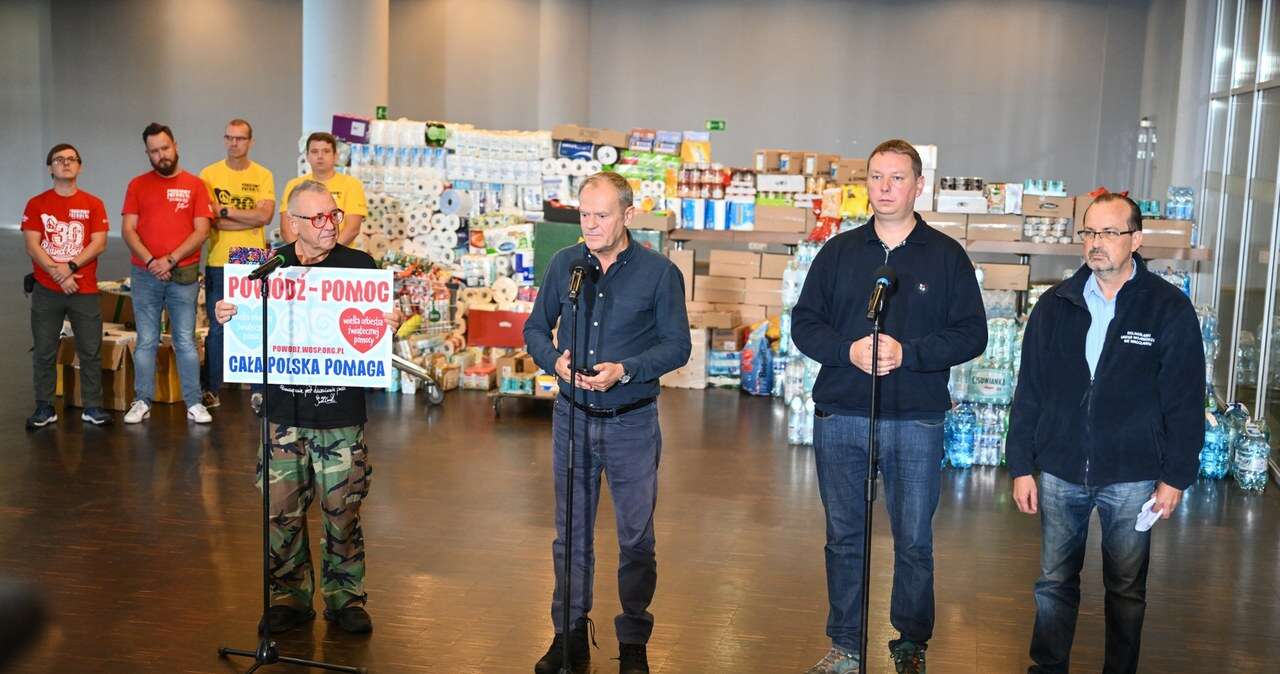 D. Tusk i J. Owsiak o doraźnej pomocy dla powodzian. Pierwsze tiry w drodze