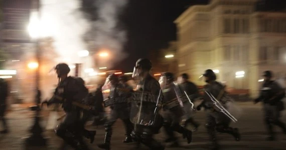 USA: Zamieszki w Louisville. Postrzelono dwóch policjantów