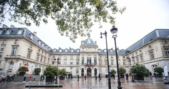 Koronawirus we Francji. Negatywne reakcje na zapowiedź godziny policyjnej