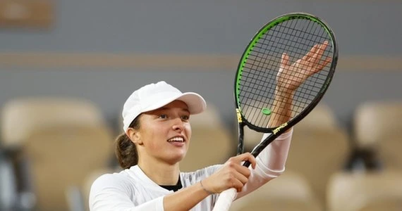 Iga Świątek – Simona Halep 6:1, 6:2 w walce o ćwierćfinał Rolanda Garrosa
