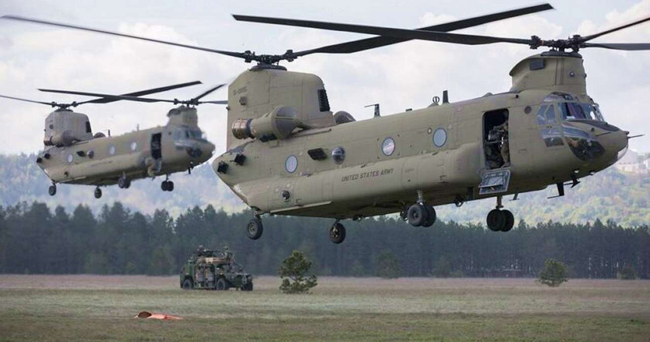 Ukraińcy dostarczeni na front amerykańskimi śmigłowcami CH-47 Chinook