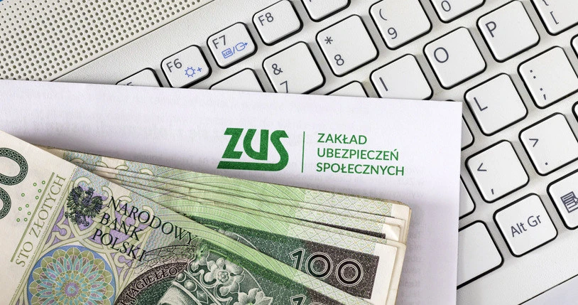 ZUS już ogłosił wypłaty 1636 zł. Pieniądze wyśle po 14 dniach