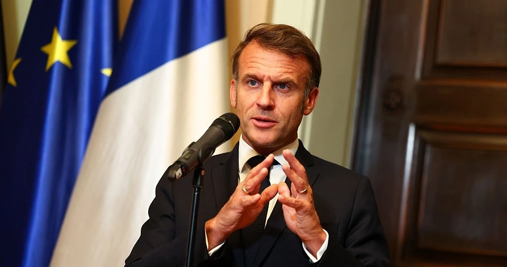 Francja: Macron zaplanował posiedzenie parlamentu. Tego dnia może upaść rząd