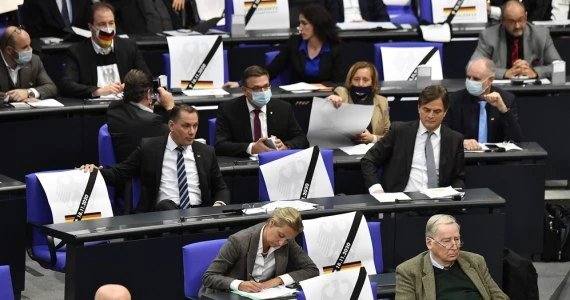 Niemcy: Gorszące sceny w Bundestagu. Kilku posłom AfD grożą konsekwencje