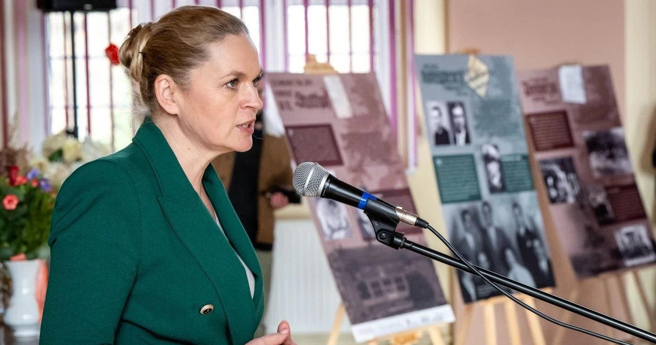 Wiadomo, kiedy nauczyciele zobaczą na swoich kontach obiecane podwyżki. Minister podała datę