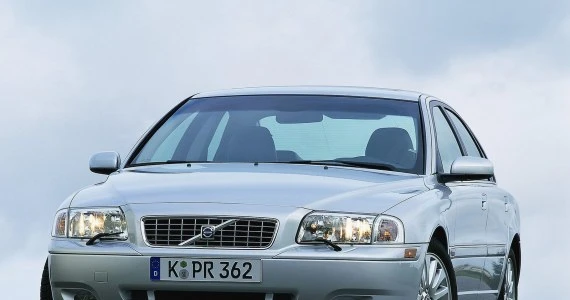 Nietypowa akcja serwisowa. Naprawiają 18-letnie auta!