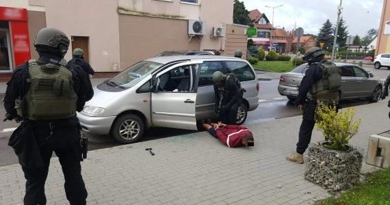 Wypożyczali auta, by je rozebrać i sprzedać na części