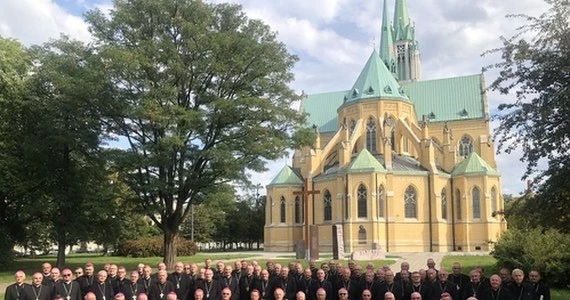Po tym zdjęciu biskupów w sieci zawrzało. KEP tłumaczy