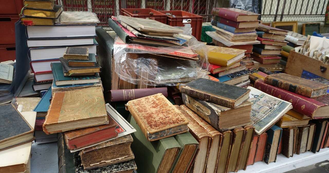 Spójrz na domową biblioteczkę. Książki z PRL, które warte są małą fortunę