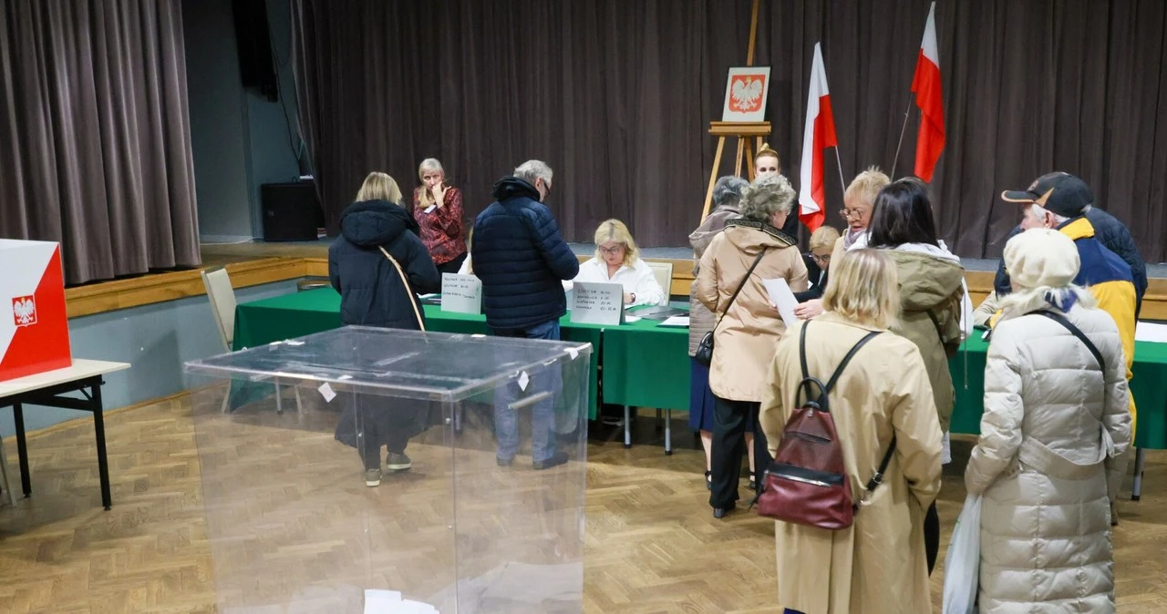 O której godzinie najlepiej iść do lokalu wyborczego? Wtedy unikniesz kolejek
