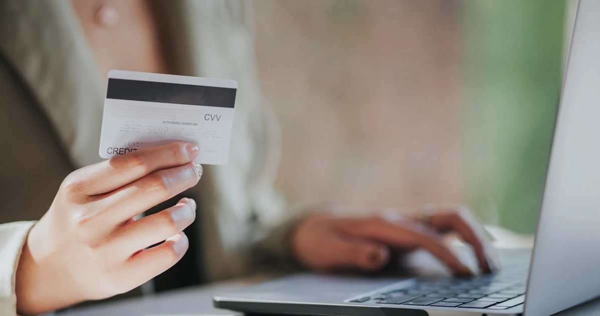 Oddajemy dane osobowe w zamian za lepsze oferty. Tak Polacy kupują w sieci