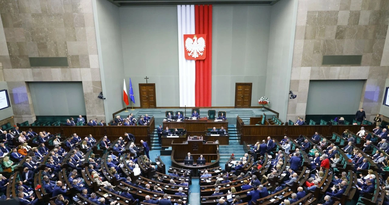 Poprawka Senatu do Kodeksu pracy przyjęta. Zabrakło głosów za odrzuceniem