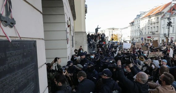 Młodzieżówki PiS będą ochraniać kościoły. Przydzielono zadania