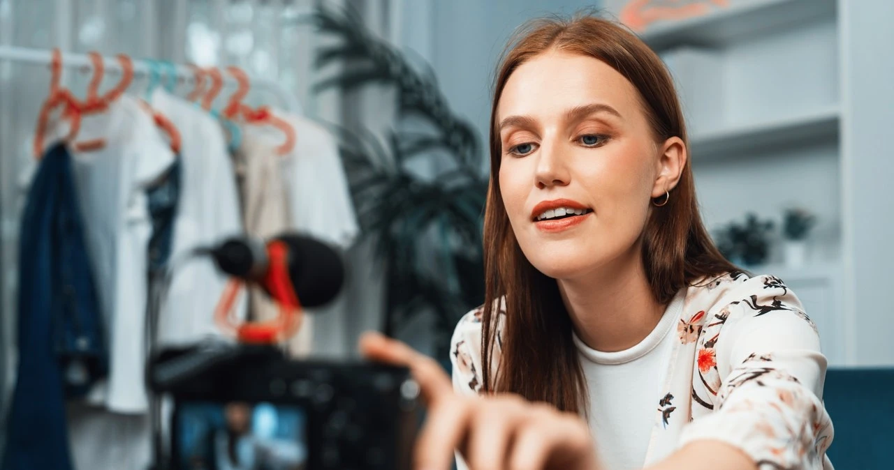 Te zawody oceniane są nagorzej w Polsce. Na liście najbardziej przepłacanych profesji politycy i influencerzy