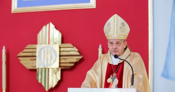 Były ministrant opowiada o wykorzystywaniu przez księdza. Oświadczenie biskupa Romana Pindela