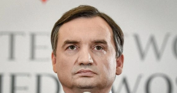 Zaatakował żonę. Po interwencji Ziobry Ziobry zarzuty dla Bartłomieja C.