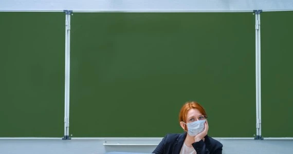 Zdalne nauczanie ponownie doprowadzi do obniżenia wynagrodzeń dla pracowników oświaty