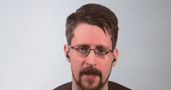 Edward Snowden postanowił przyjąć obywatelstwo rosyjskie