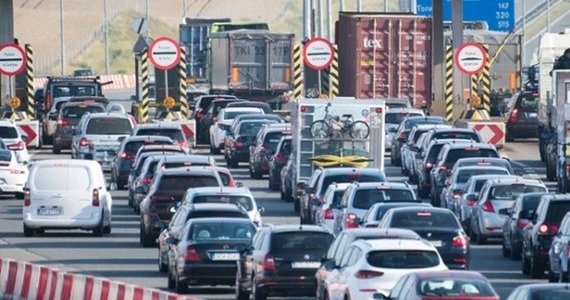 Inwigilacja kierowców? Tłumaczymy, o co chodzi z opłatami na autostradach!