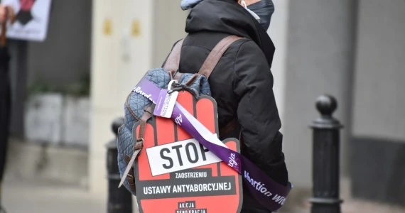 Strajk Kobiet. Policja: 35 mandatów po proteście w Pruszkowie